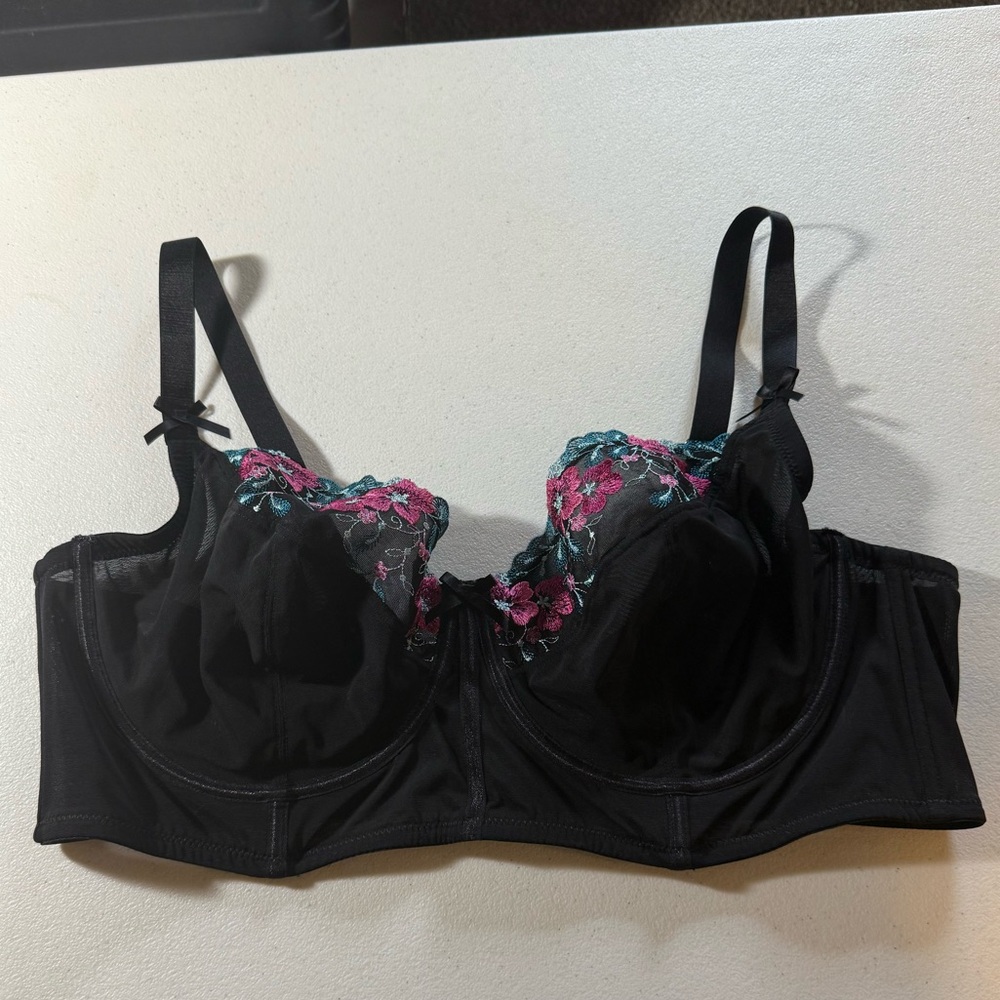 Luxury Lingerie Adore Me Blk Bra
Longline Underwire Delicate Feminine Embroidery